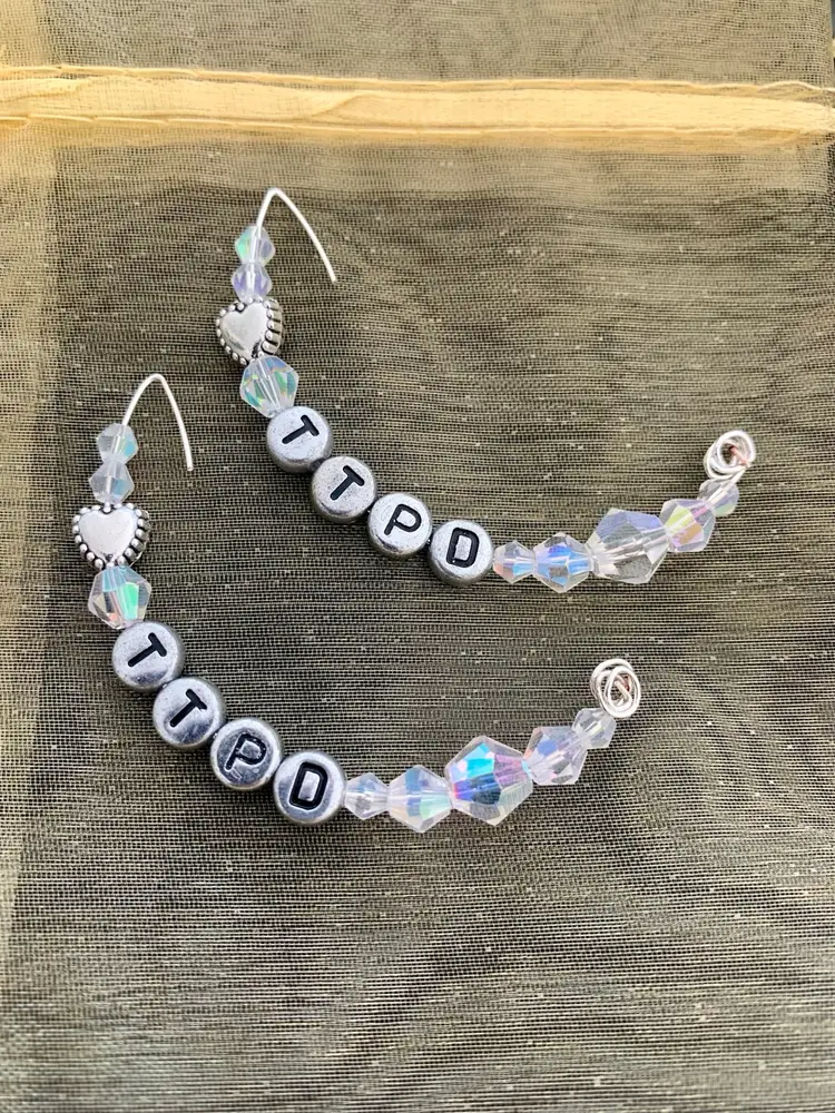 TTPD LUXURY Featherweight EARRINGS
TAYLOR SWIFT 🫶 SWIFTIE
MBEADESIGNS EXCLUSIVE
FREE SHIPPING