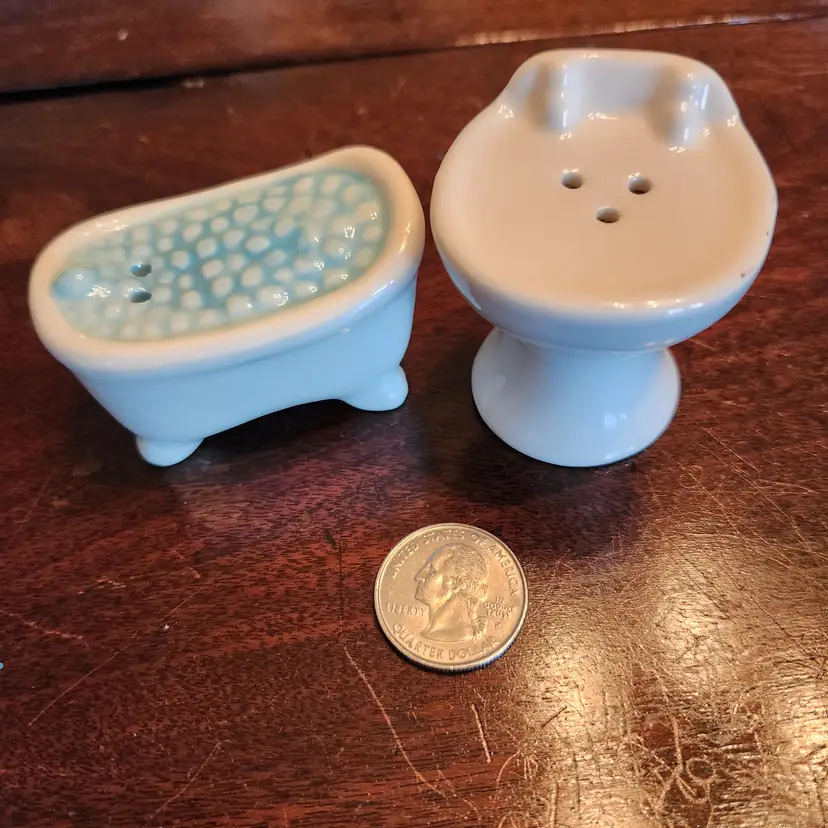 Salt & Pepper Shakers Bathtub and Sink
