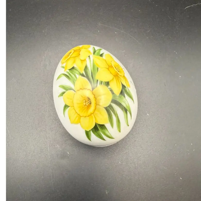 Vintage Danbury Mint Porcelain Egg With Daffodils