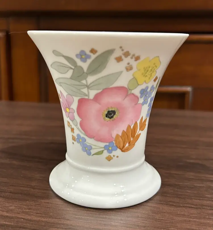 Wedgwood Meadow Sweet small vase