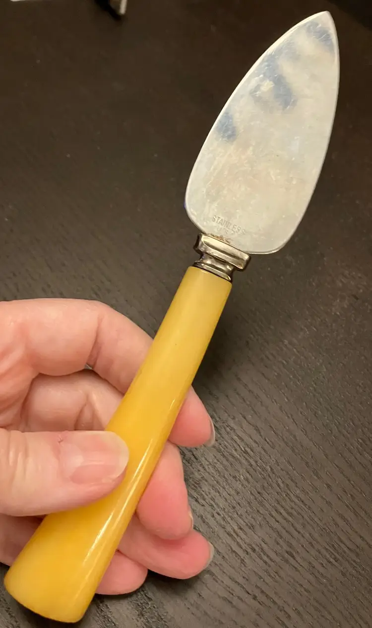 VTG Butterscotch Bakelite Handle Cheese Knife Not Serrated
