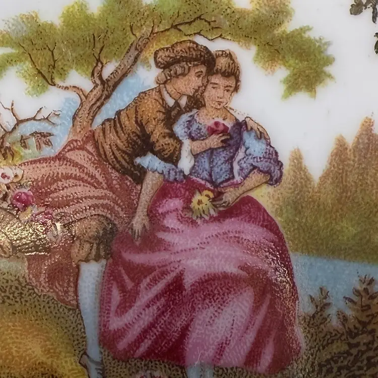 Kleiber 22K Gold Courting Couple Oval Trinket Dish 4.25”