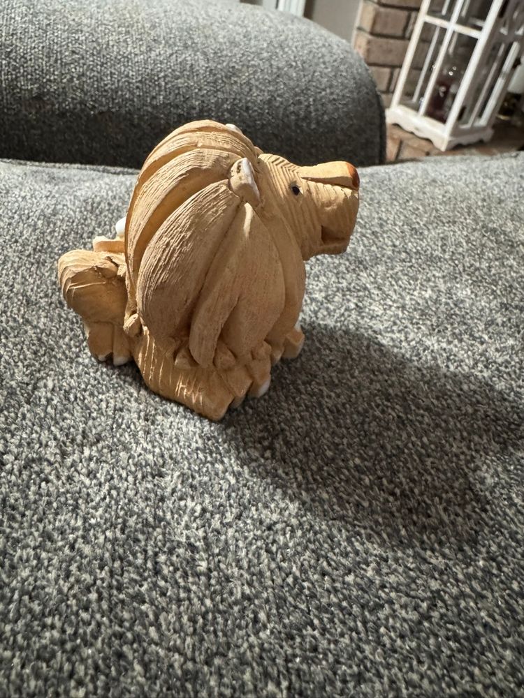 Vintage Hand-Carved Artesania Rinconada Lion