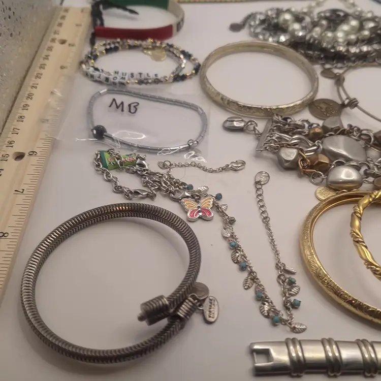 Lot of 20 used branded/unbranded bracelets