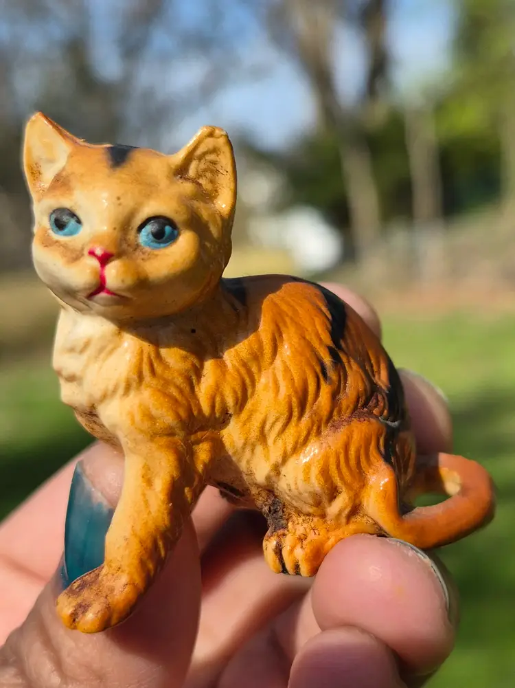 Mini Orange Tabby Blue Eye Cat 1.5"