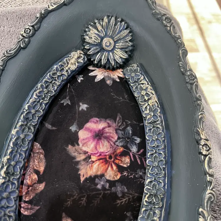017 made by me dark & moody shabby chic floral tray metal Decor