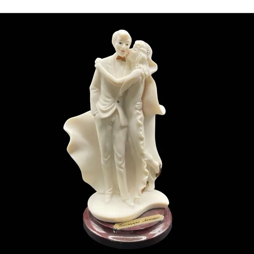 Capodimonte Giuseppe Armani Bride Kissing Groom #937 Figurine Sculpture Italy