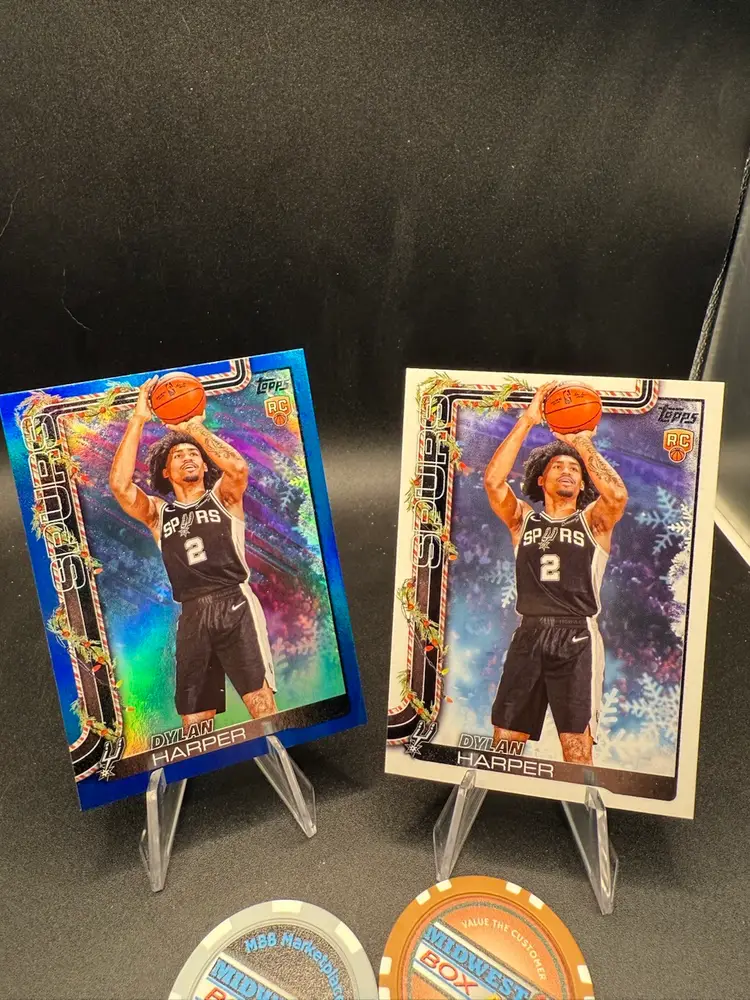 Dylan Harper Holiday Blue Foil And Holiday Base 25-26 Topps Holiday NBA San Antonio Spurs