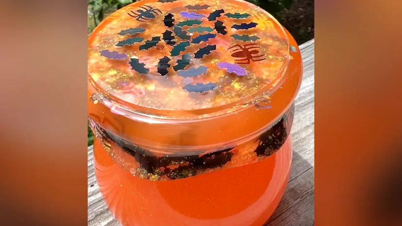 Halloween 🦇 Bats-n-Spiders 🕸️ Glow In Dark Resin Screw Cap Jar. Handmade by me! 🫶 3" tall x 2-3/4"