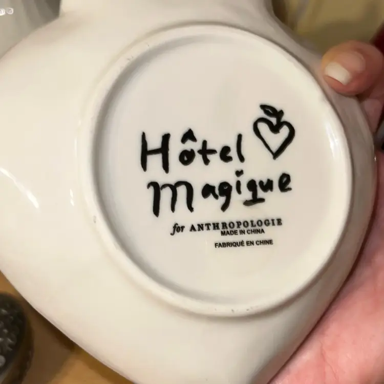 Anthropologie Hotel Magique Trinket Dish Art & Kisses 5”