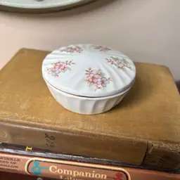 014 Vintage Bone China Round Trinket Box Hand Painted Taiwan 3.25" X 1.75"