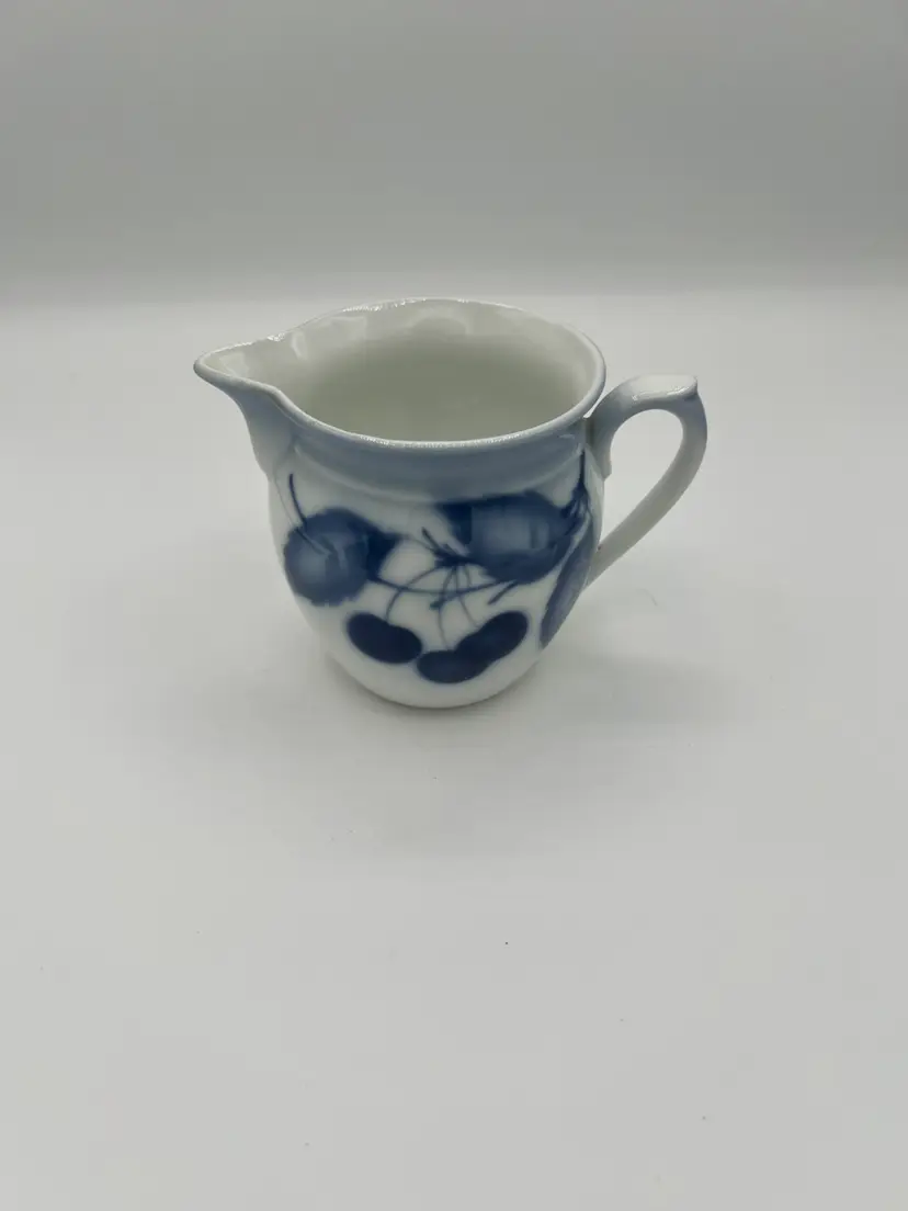 George Washington Jug Blue & White Cherry By Erphila Imported From Czechoslovakia