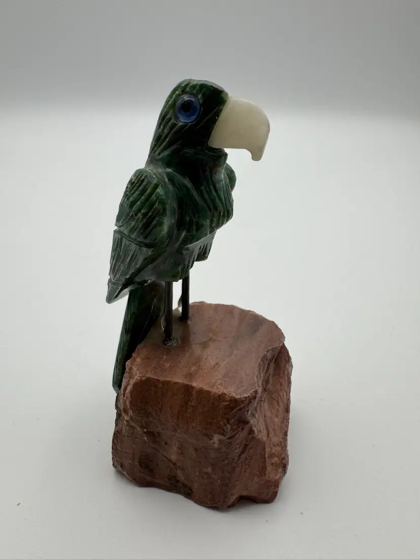 Vintage Hand Carved Stone Tropical Green W/ Gold Flecks Macaw Bird On A Rock  Rare