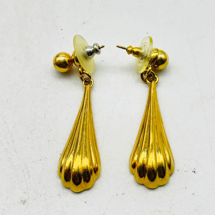 KENNETH JAY LANE Fluted Jacket Dangle Earrings Gold Tone Pierced Stud Classic