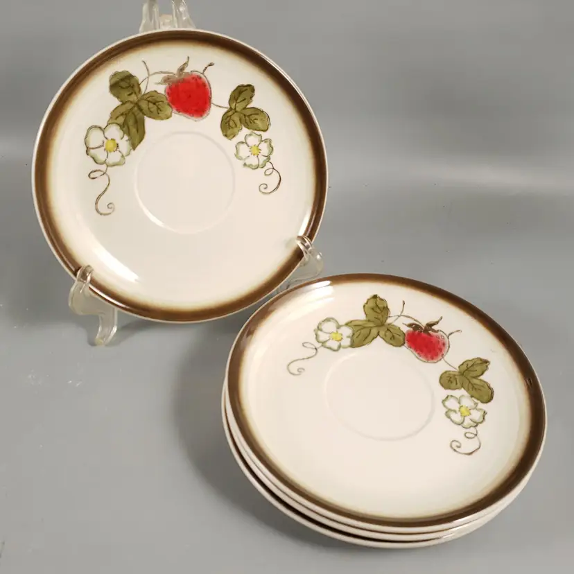 Vintage Metlox Poppytrail California Strawberry Salad Dessert Plate Set