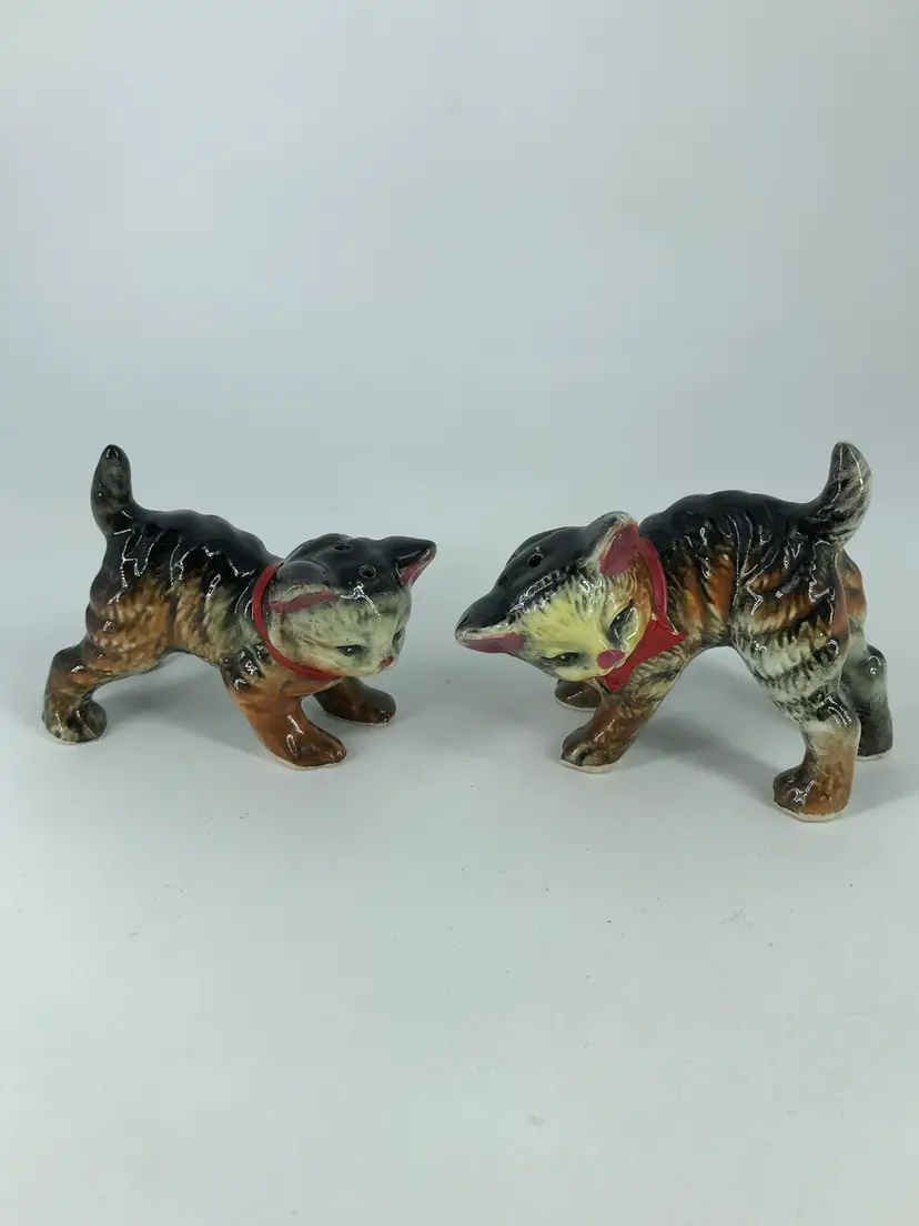 Vintage Crouching Tabby Cats Salt and Pepper Shakers
