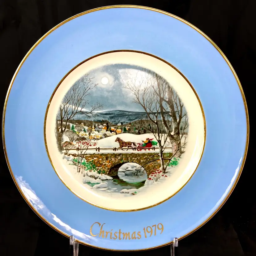 Christmas Collector Plate Dashing Through the Snow Wedgwood w 22K trim 1979 Avon