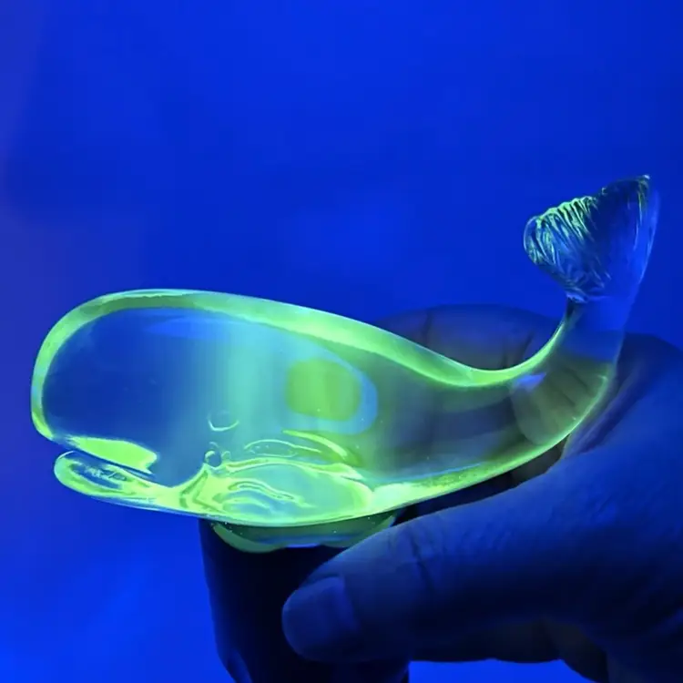5” Fenton Clear Crystal Whale 🐳 Figurine Paperweight. GLOWS 💚 Green Under UV Blacklight. Stamped “Fenton” On Right Side.