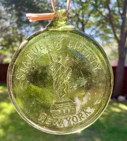 Jamestown Glasshouse Handblown Green Glass Statue Of Liberty Hanging Sun Catcher