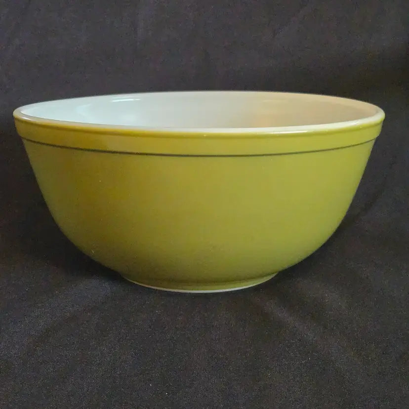 Pyrex Glass Mixing Bowl Verde Avocado Green #403 2½ Qt. 9" diameter Vintage READ