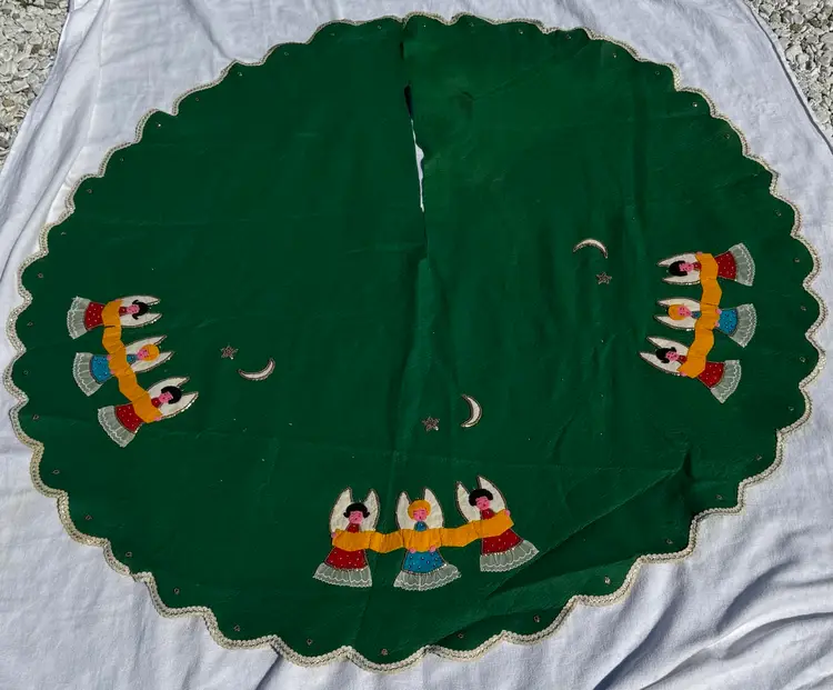 Vintage Christmas Tree Skirt Green Felt Hand Sewn Applique Angels Scalloped READ