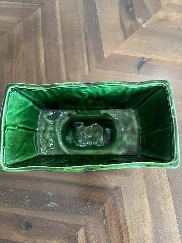 Vintage green ceramic planter with embossed leaf design and footed base. Circa 1940-1950s  9x4.5x4.5”