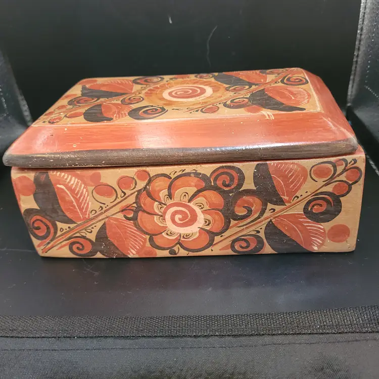 Mexican Hand Painted Clay Pottery Folk Art Jewelry/Trinket Box 2.5 x 7 inches