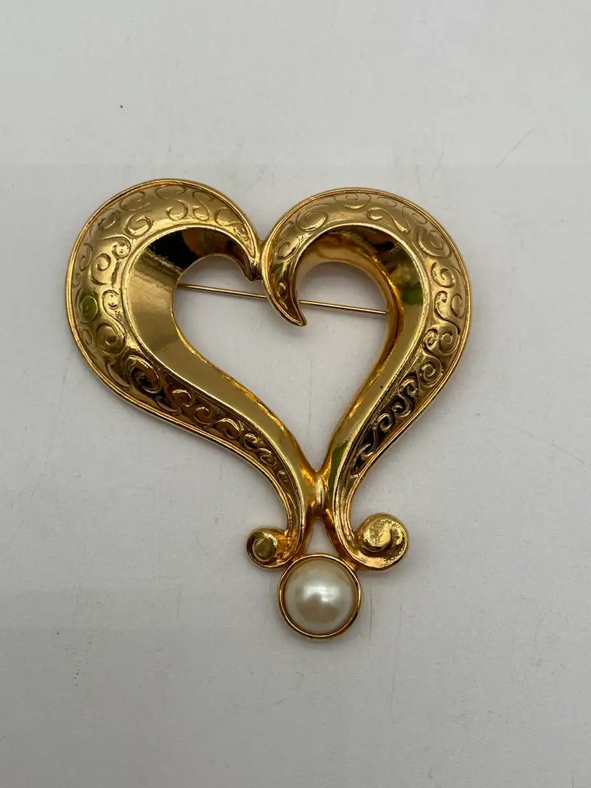 Vintage Avon Large Open Heart With Faux Pearl Brooch