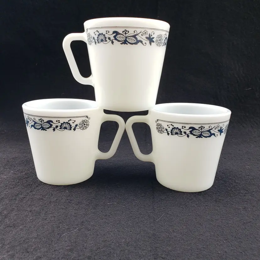 Pyrex Milk Glass "Old Town Blue Onion" 1410 Coffee Tea Cup Mug D Handle set of 3