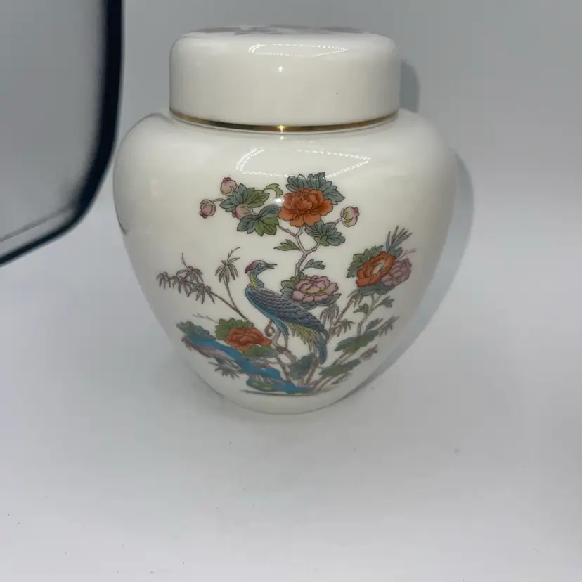 Wedgwood Kutani Crane Bone China Ginger Jar with Cover England 5.5”