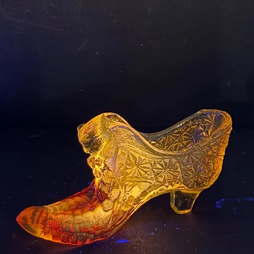 Dugan Amberina Cat Head Shoe Dugan Logo Orange/Yellow Glows! READ
3βT x 5-1/2β L x 1-1/2β W
