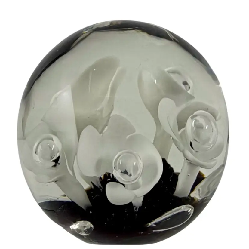 Joe St Clair Paperweight Black Base With White Trumpet Flowers READ
3.25” T x 3” W