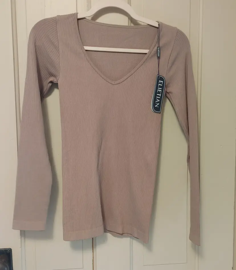 Top- Brand: Elietian. Size- One size. NWT. 75% Rayon, 17% Nylon, 8% Spandex. No callouts.