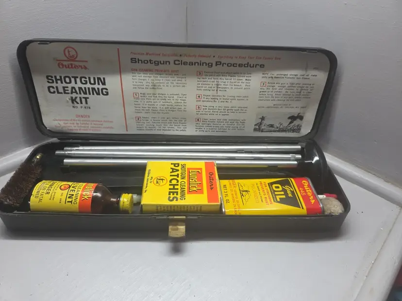 Vintage 1978 Outers shot gun cleaning kit W/ case also 9 essential items