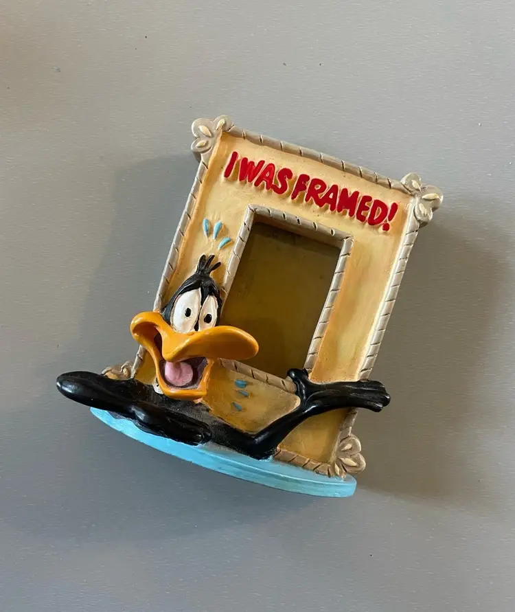 Vintage 1994 Looney Tunes Daffy Duck Small I Was Framed Photo Holder Ceramic.