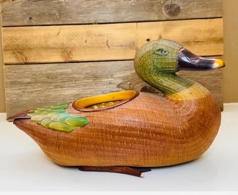 Unusual vintage Asian wood carved duck storage box, I believe it is missing the cover. Fabulous decor item and stash box all in one. It is well made with fabulous colors. Good to keep things in or florals would look great in it. In good used condition. HIs feet are a little scuffed (see pic). 13" L 8" H 5.5" W