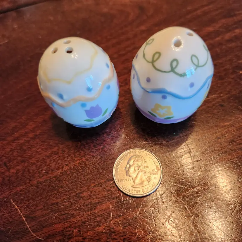 Salt & Pepper Shakers Easter Eggs