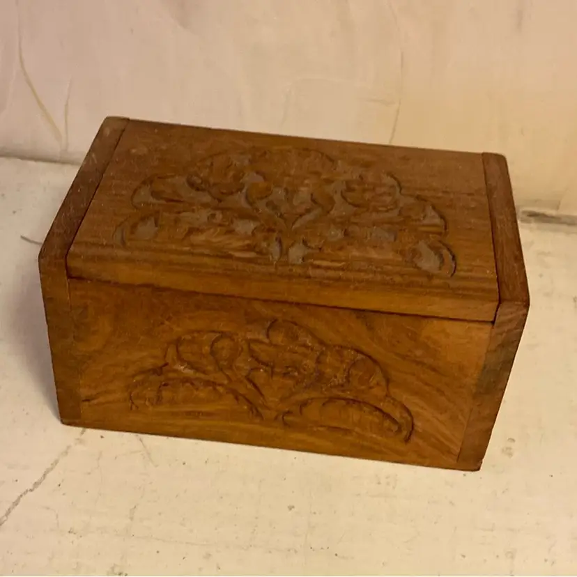 #4112 - Box Archana India Fair Trade Hand Carved Wood Stash Box Wooden Vintage Floral