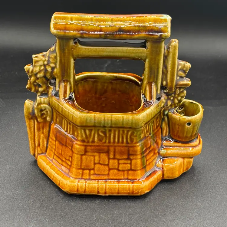 Vintage planter - McCoy wishing well (brown/green)