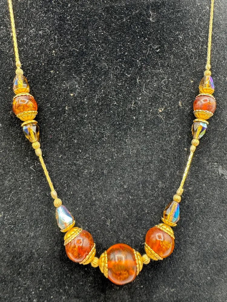 # 52 Beautiful Vintage Gold Tone Amber Or Lucite Necklace With Iridescent Glass Beads