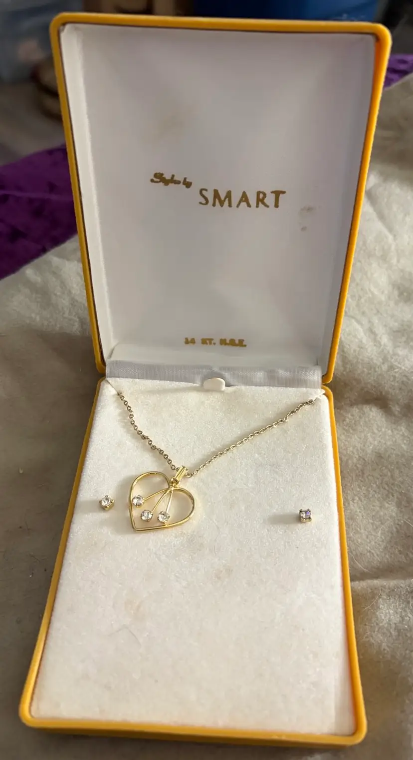 Vintage 70s “Style By Smart” 14k H.G.E Gold & Rhinestone Heart Pendant On 16” Chain with Matching Pierced Stud Earrings In Original Box - Box Is Dirty Jewelry In VGVC
