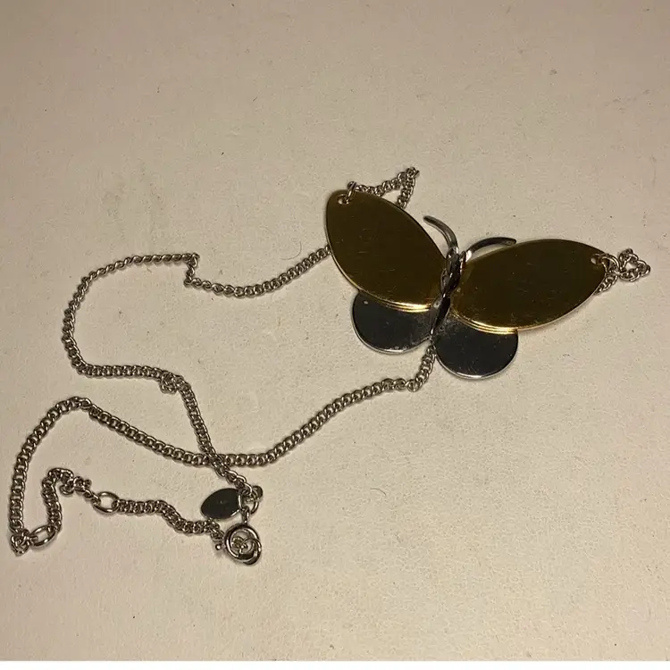 Avon Vintage 1977 Butterfly 2 Tone Metal Butterfly Necklace 18”