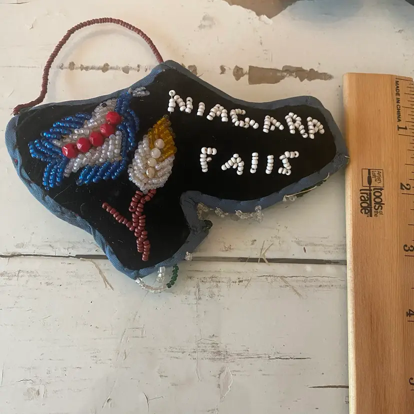 VINTAGE 1945 NIAGARA FALLS SOUVENIR Shoe PINCUSHION IROQUOIS INDIAN BEADWORK