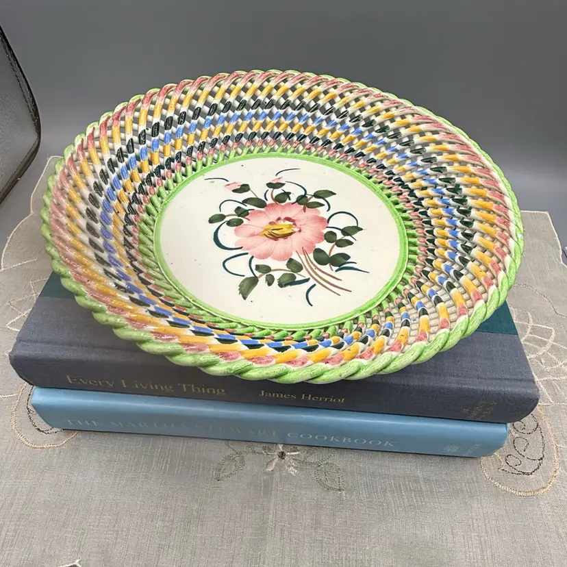 Vintage Spanish Majolica Rope Weave Plate – Hand-Painted Pink Floral Ceramic