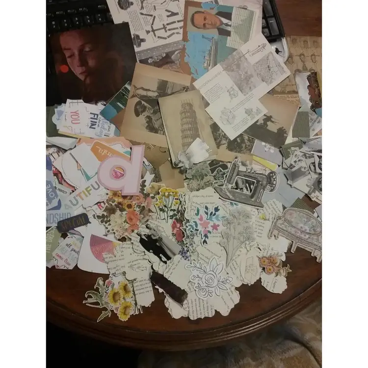 100 piece Random images bundle.