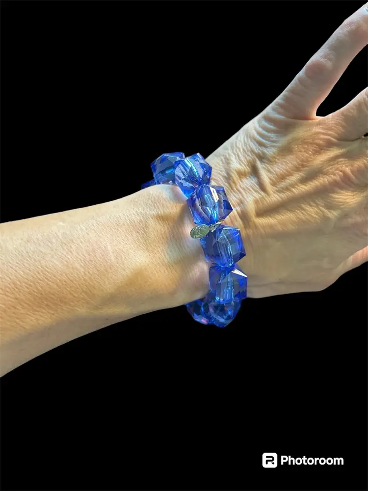 #01 Tarina Tarantino Mod Lucite Chunky Bracelet Blue