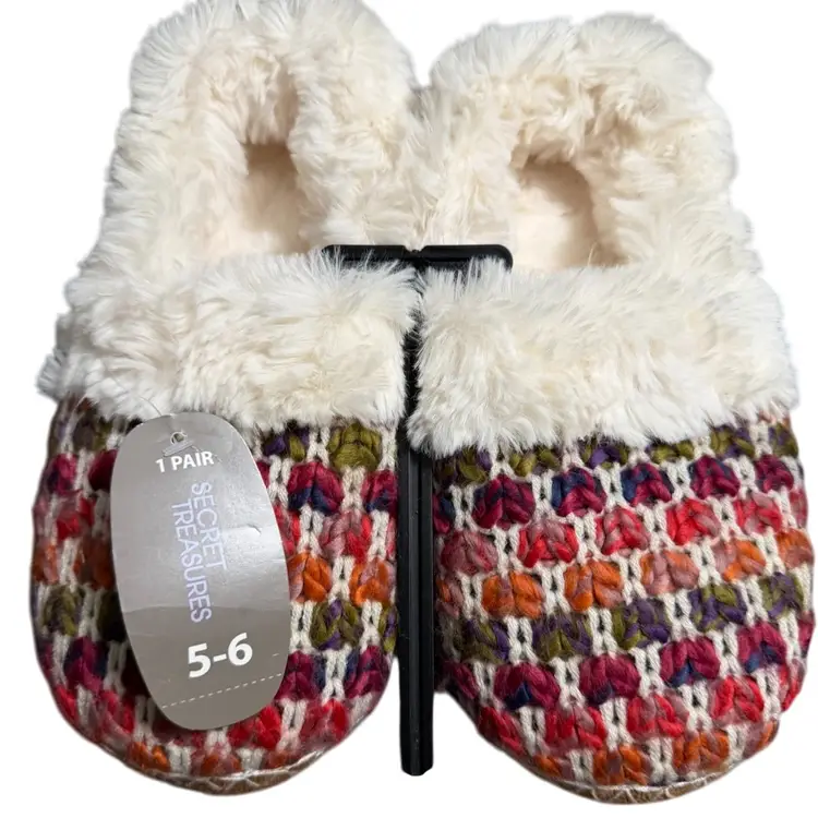 New Women’s Slippers Size 5-6