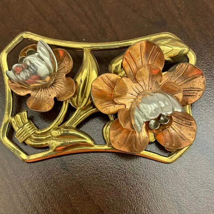 #570 VTG All Metal Rectangle Flowers Brooch
