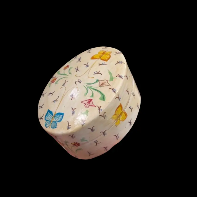 #07 Mini Ivory Painted Oval Lacquer Trinket Box 2.25”