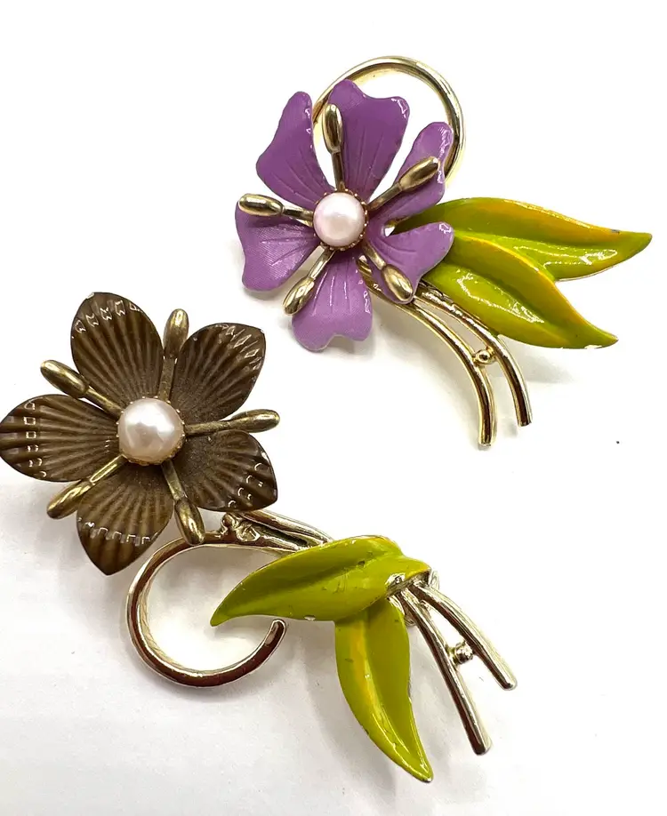 Enamel and Pearl Scatter Pins, Set of 2, Flower with Pearl Centers, Gold Tone Setting